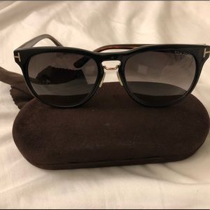 Tom Fords Franklin TG346 shade